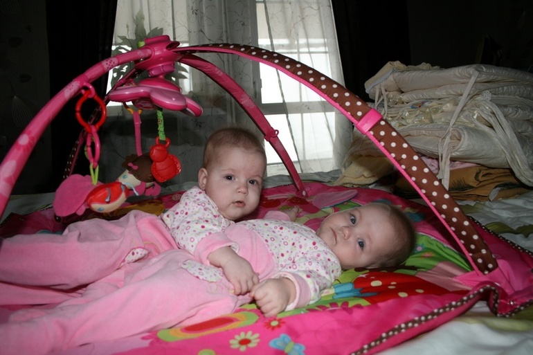 Всем привет! Вот и мы, наконец-то! Мария, Анастасия и мать их - Ксения)))