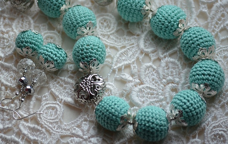 Очаровательные бусики цвета Тиффани