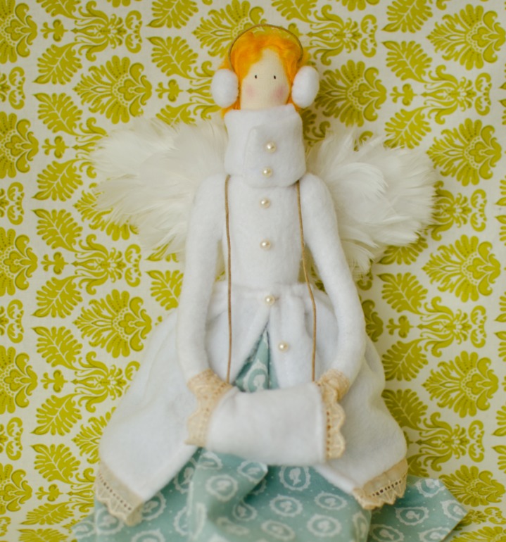 Тильда на коньках