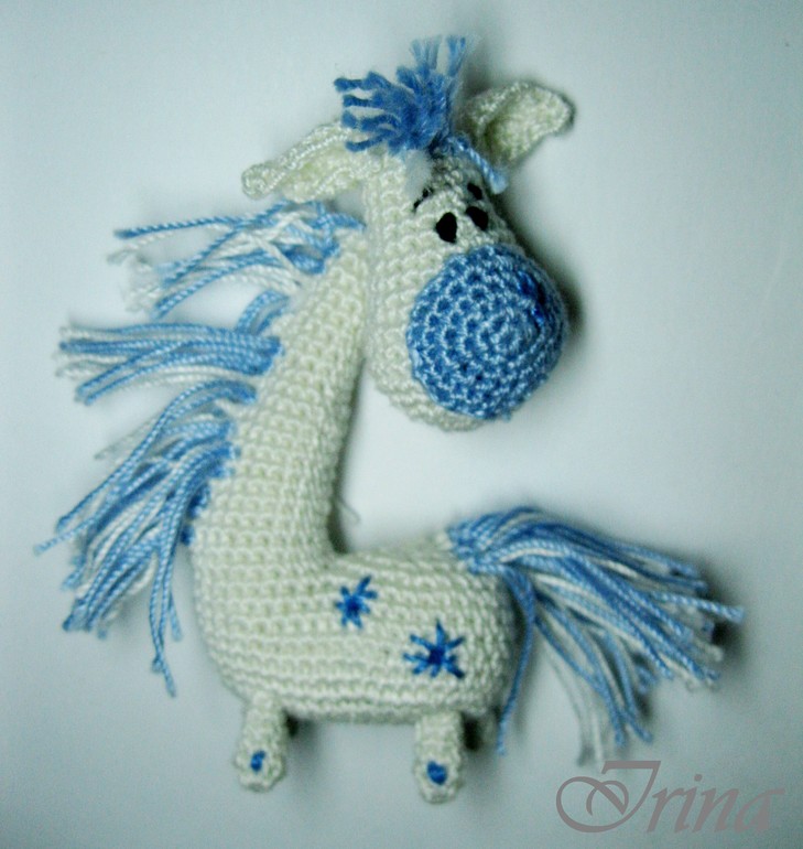 Лошадки. Впереди год синей деревянной лошади.