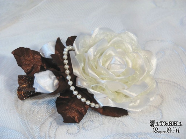 Заколочка "Белые розы"