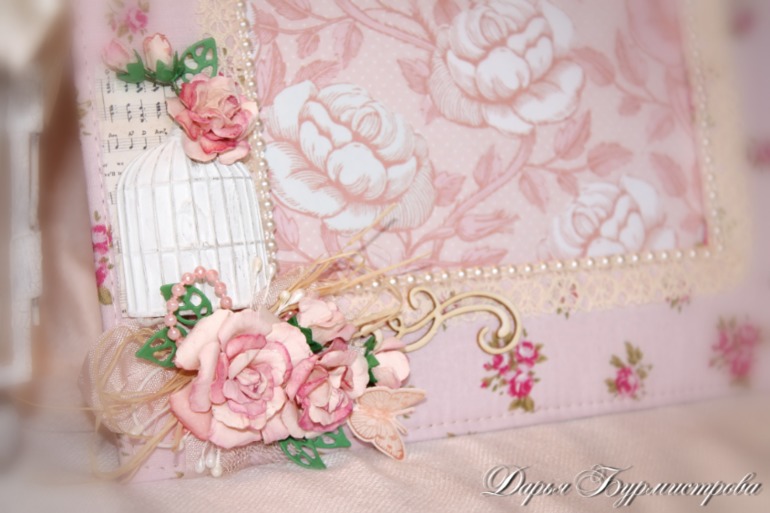 Мягкая тканевая фоторамка с нежным декором.