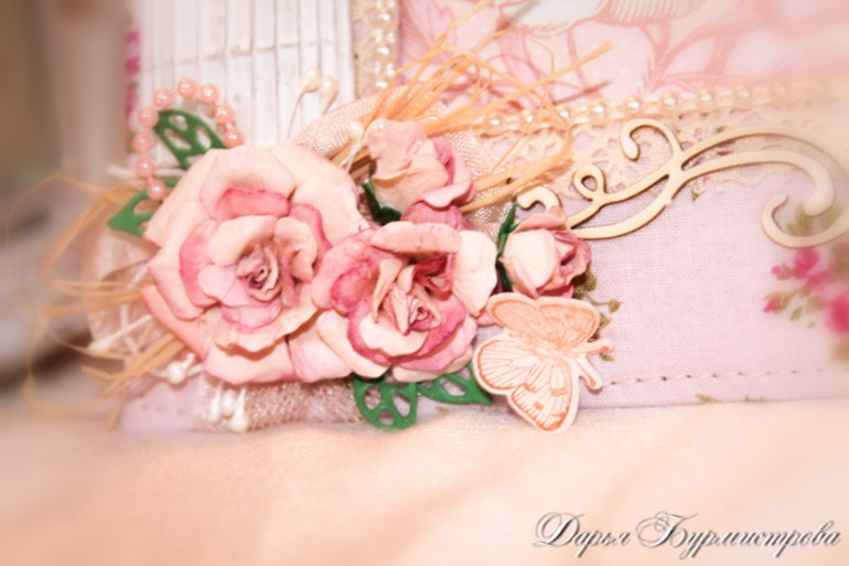 Мягкая тканевая фоторамка с нежным декором.