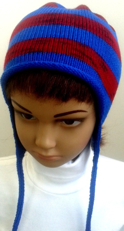 Шапочки, шарфики много))))))