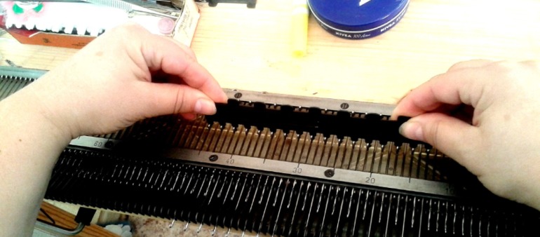 Достаём бабушкину вязальную машину.....