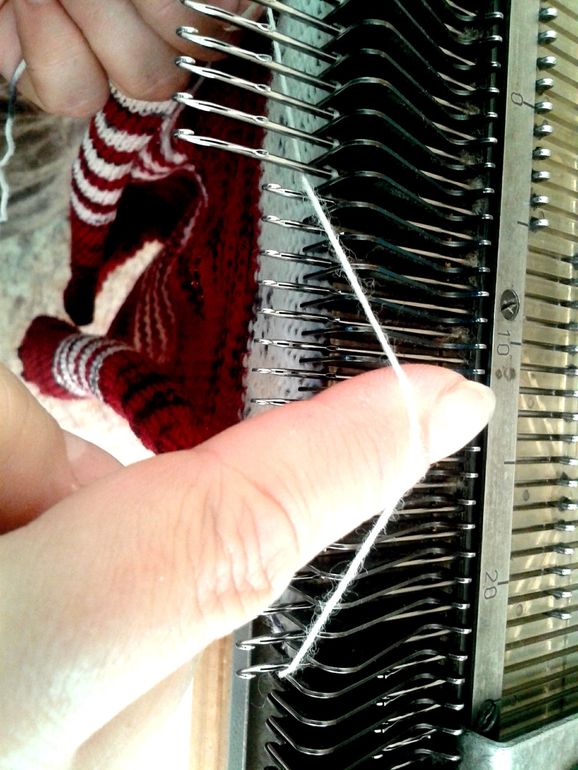 Достаём бабушкину вязальную машину.....