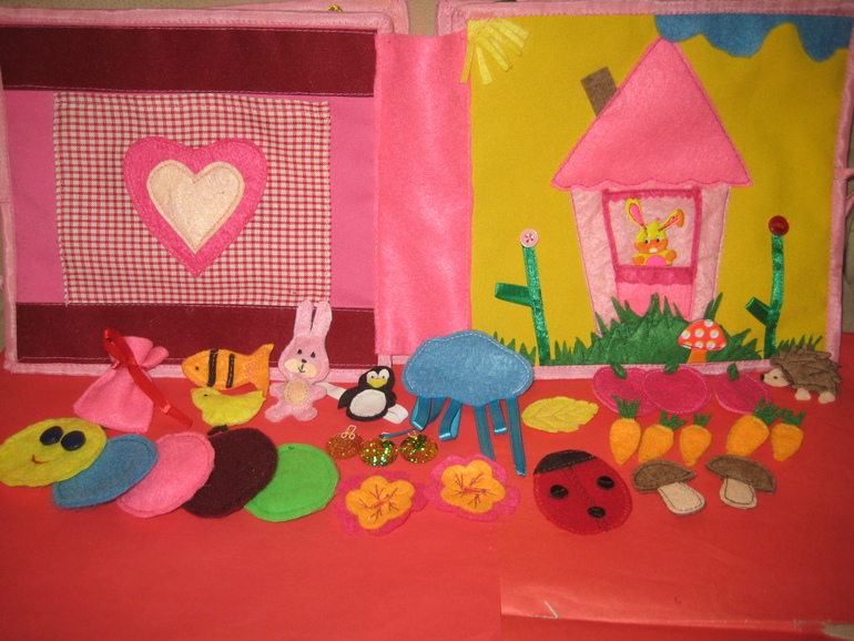 Первая книжка развивашка из фетра