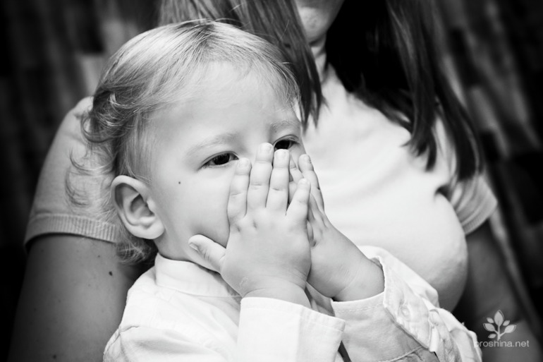 Сборы маленького Алексея в церковь