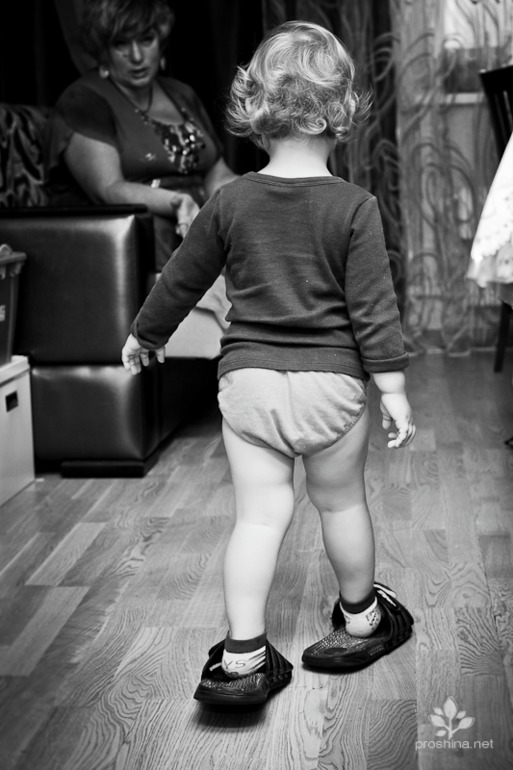 Сборы маленького Алексея в церковь