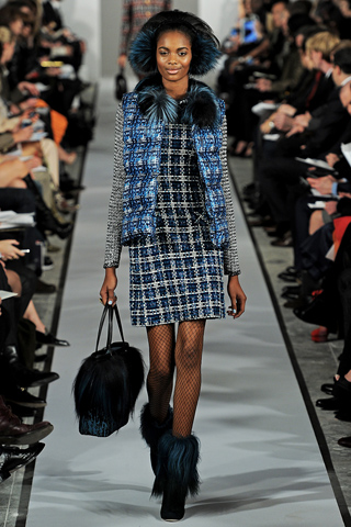 Стильная жилетка с норковой отделкой***OSCAR DE LA RENTA***,ОРИГИНАЛ!