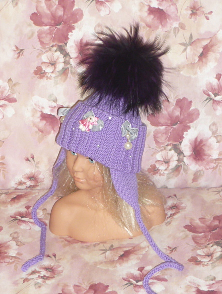 Шапочки с мех помпонами, детские и взрослые, итальянский меринос, машинная и ручная вязка на заказ