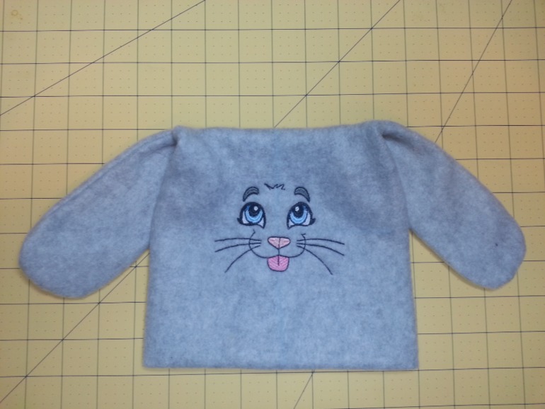 новенькие шапки