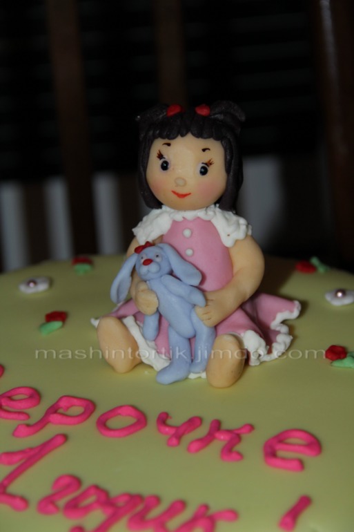 Девочка и игрушки