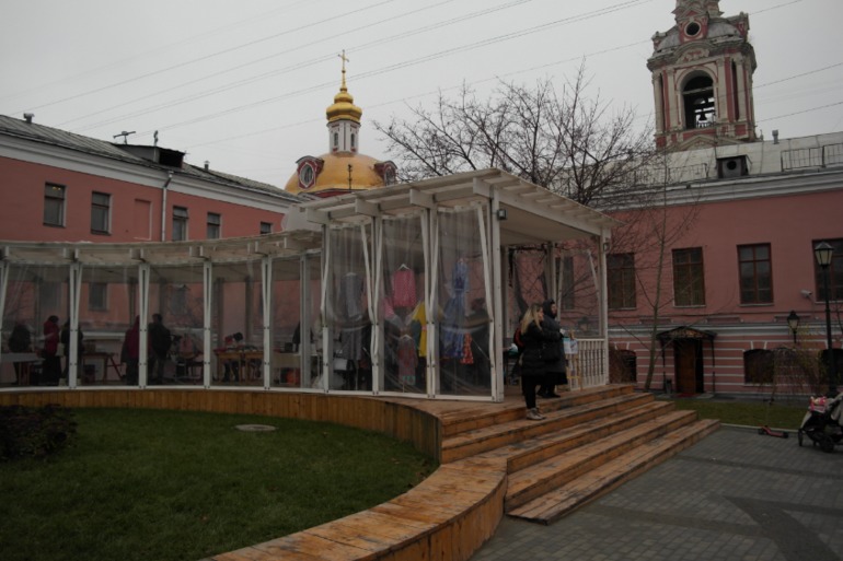 Мама маркет в саду Баумана