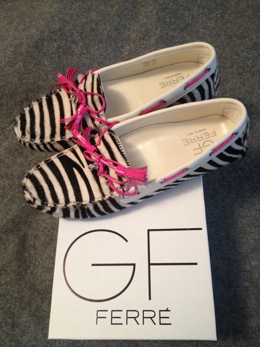 ПРОДАМ мокасины женские GF FERRE 38р