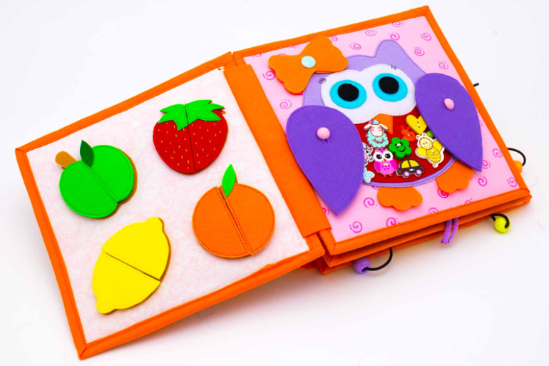Развивающие книжки из фетра. Развивающие игрушки для детей своими руками. Развивашки для детей игрушки. Книжки развивашки для малышей заламинированные. Развивающие игрушки для детей.