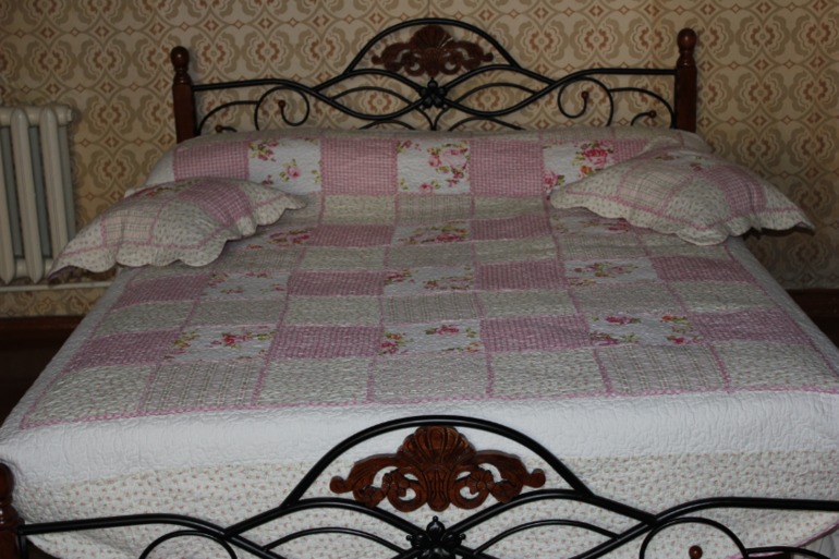 Мебель Малайзии. Кровать.