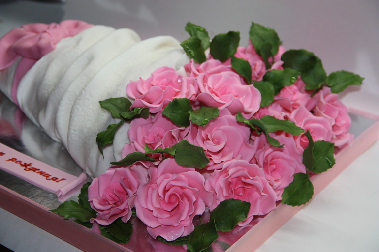 Розовые розы!