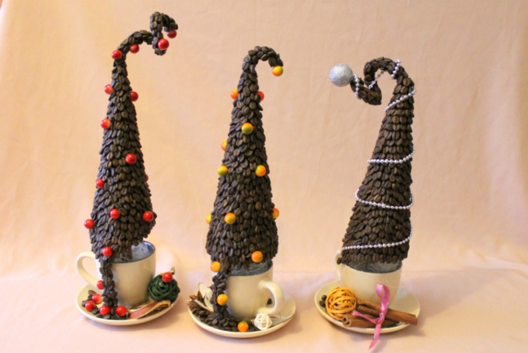 Кофейные елочки и барышня-красавица.