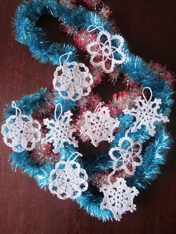 Безопасные новогодние украшения на елку