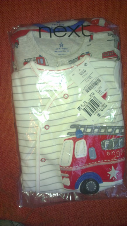 Продам набор слипсьютов (комбинезонов) NEXT