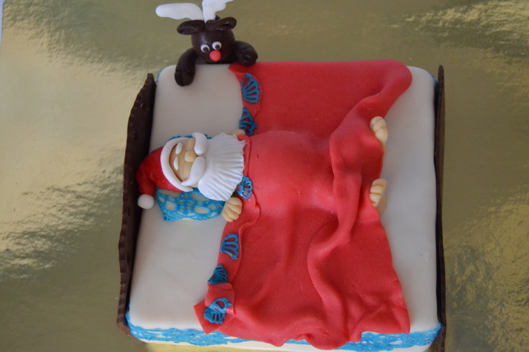 спящий Санта и олень