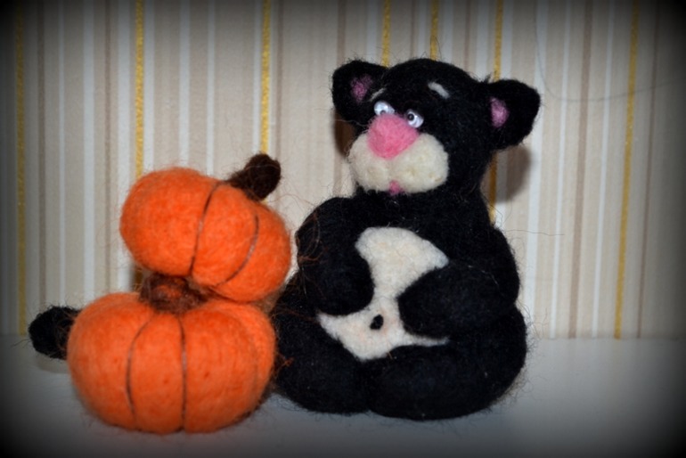 Кот,опоздавший на Хеллоун))