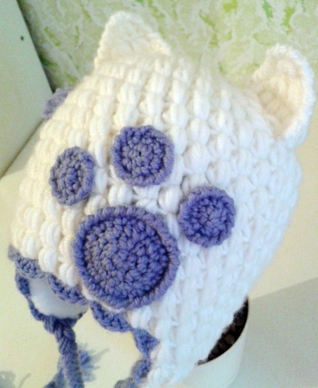 Где-то уже первый снег ложится ..... А у меня шапочки по этому поводу!