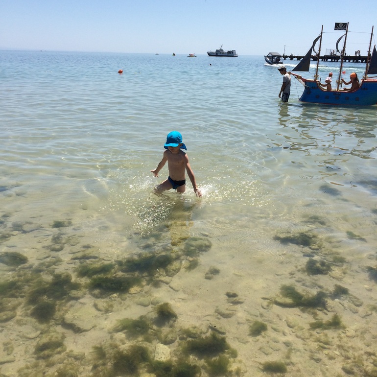 Море в середине июня. Евпатория море. Море в Евпатории в августе. Евпатория чистое море. Чистое ли море в Евпатории в июле.