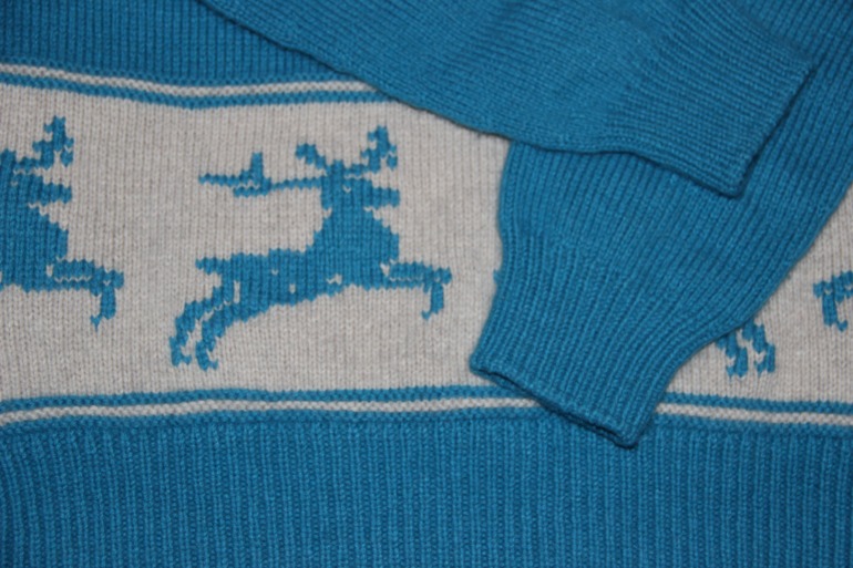 Свитерок с оленями