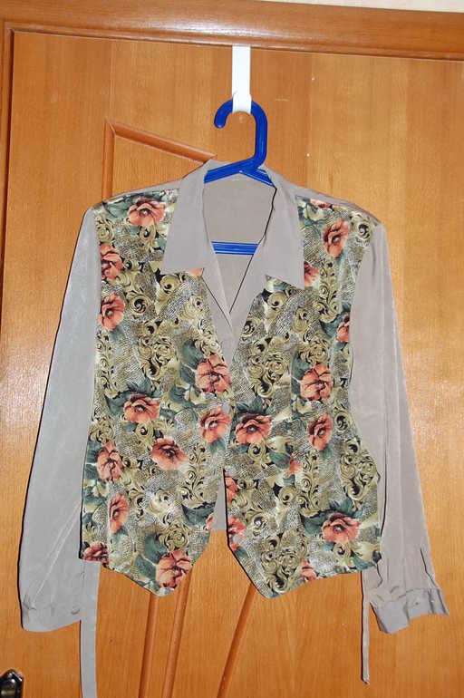 отдам женское р-р 54. метро Савеловская