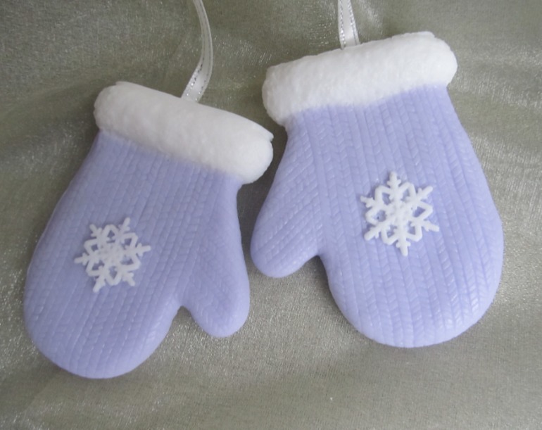 Теплые мыльные варежки. На веревочке.