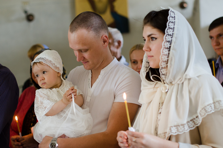 Крестные вк. Наряд на крещение для крестной. Платье на крещение для крестной. Молдавские крестины. Образ на крестины крестной маме.