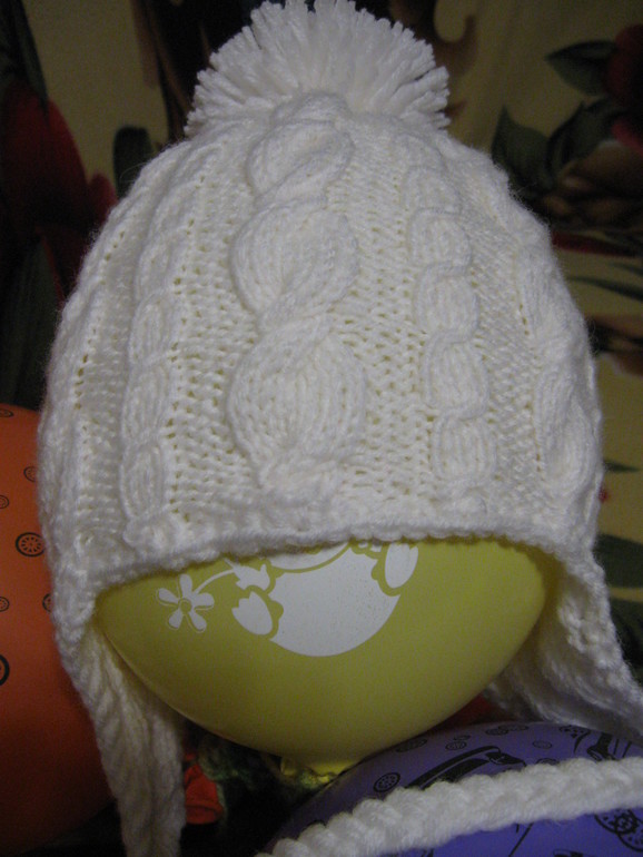 белая шапочка с бубошкой