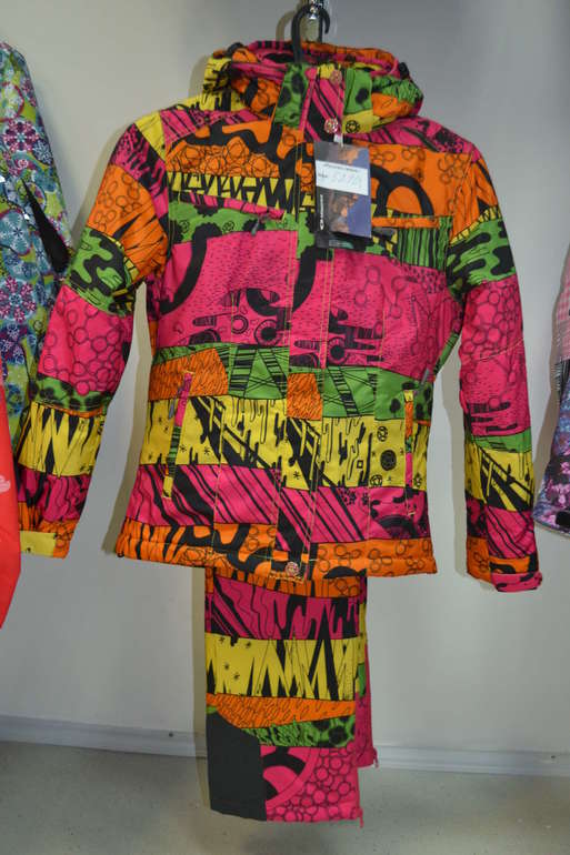 Ищу горнолыжный костюм на девочку подростка!