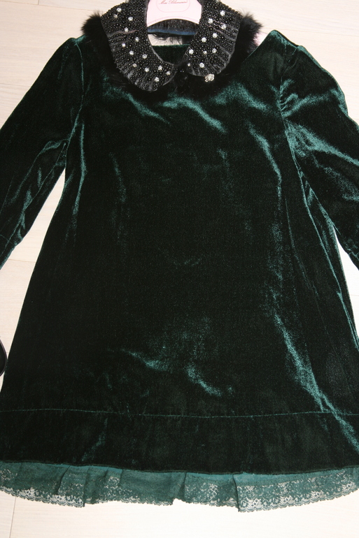 Прошу совета. Какой воротничок сюда больше подходит?