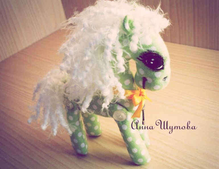 Белогривые лошадки)))