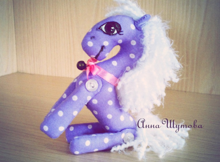 Белогривые лошадки.