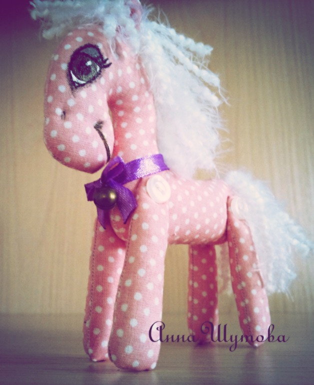 Белогривые лошадки)))