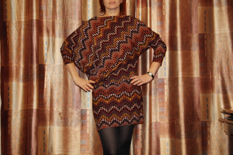 платье перекошенного кроя...