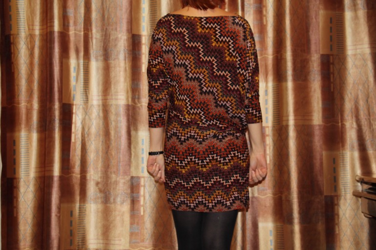 платье перекошенного кроя...