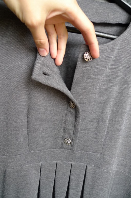 Платье для беременных и кормящих мам зеленое и серое