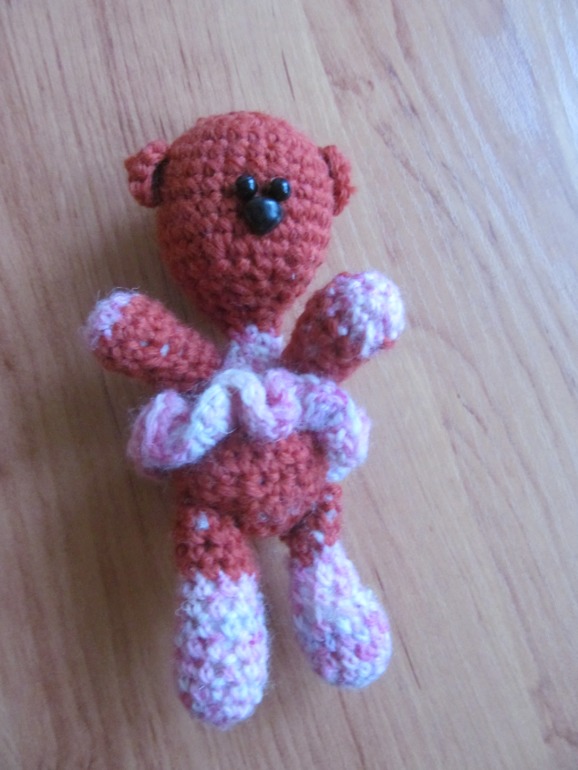 Вот такие милые игрушки вяжет моя 12 -ти летняя дочка!!!