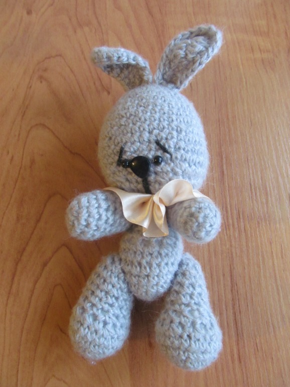 Вот такие милые игрушки вяжет моя 12 -ти летняя дочка!!!