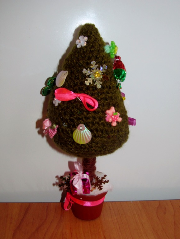 Вот такие милые игрушки вяжет моя 12 -ти летняя дочка!!!