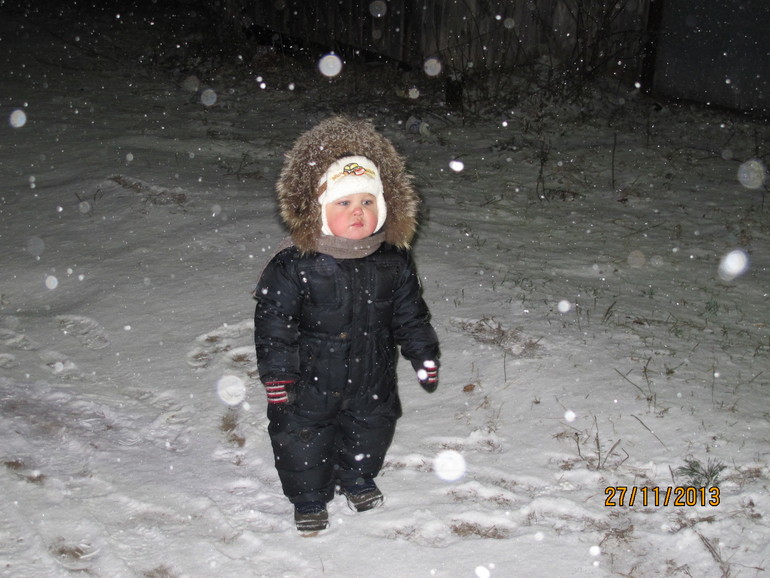А вот и наш первый снег)