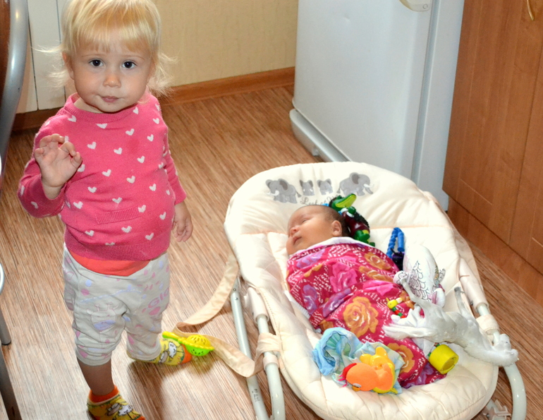 Первая прогулка с двумя.