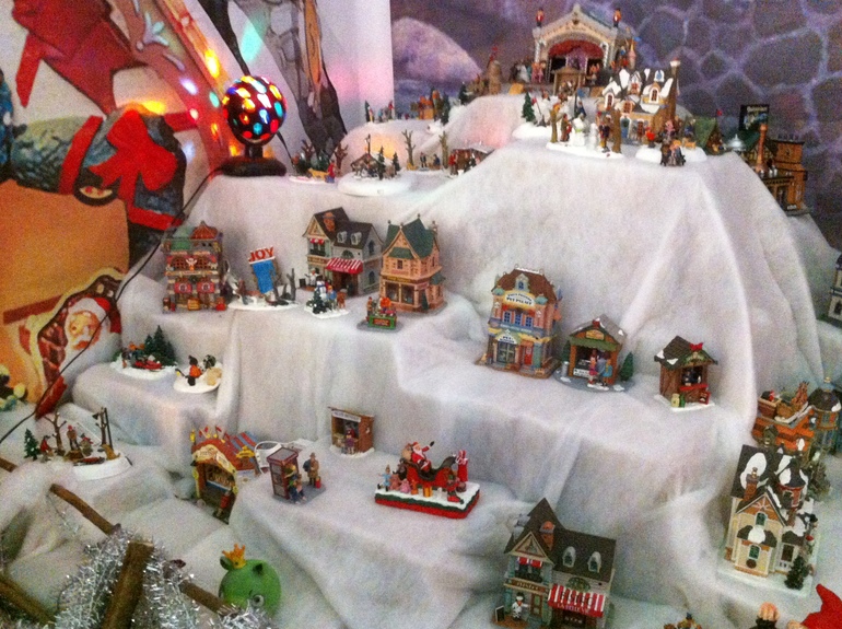 ФАБРИКА ЕЛОЧНЫХ ИГРУШЕК НА ВВЦ