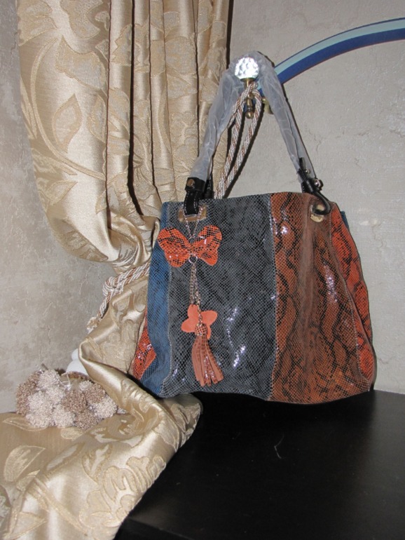 Хвастики по доступным сумочкам.