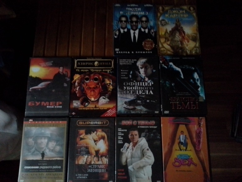 Отдам большой пакет дисков (мнооого фильмов, игры, 2 диска с программами для компьютера) Если в тече
